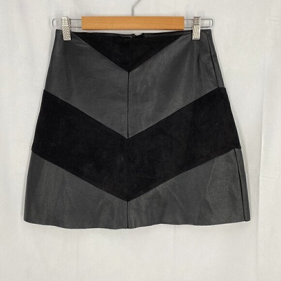 Design Lab Lord and Taylor Faux leather and Suede Mini Black Skirt Size XS - Picture 2 of 8